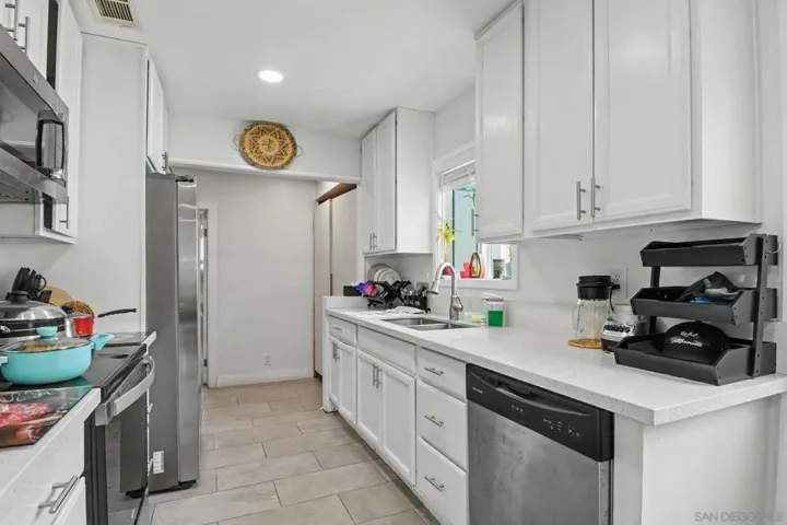 8032 Poplin Drive, Santee, California 92071