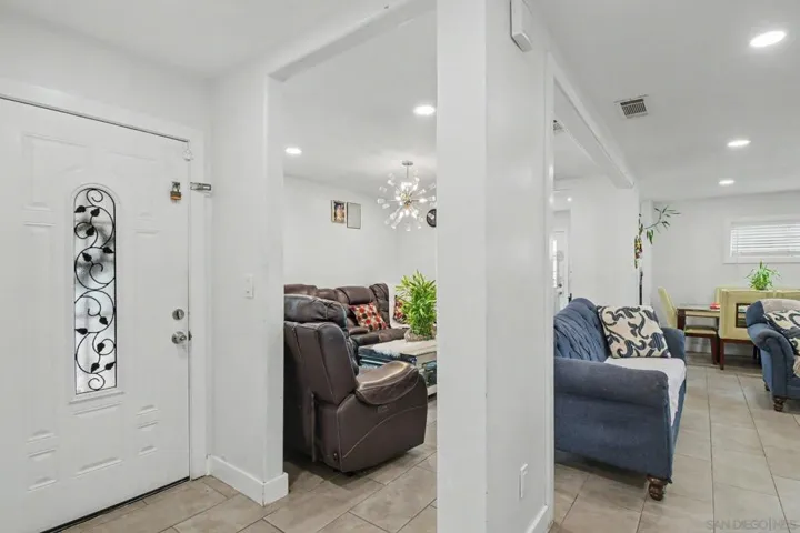 8032 Poplin Drive, Santee, California 92071