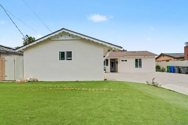 8032 Poplin Drive, Santee, California 92071
