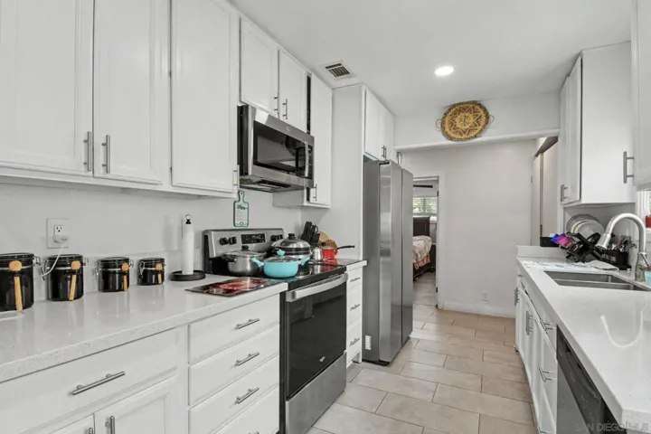 8032 Poplin Drive, Santee, California 92071