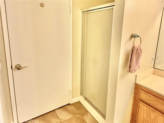 Ensuite bathroom 2