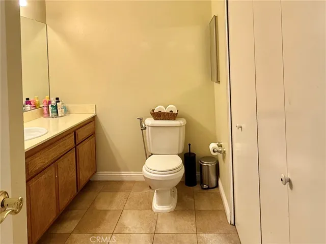 Ensuite 2 bathroom with washer and dryer in the closet