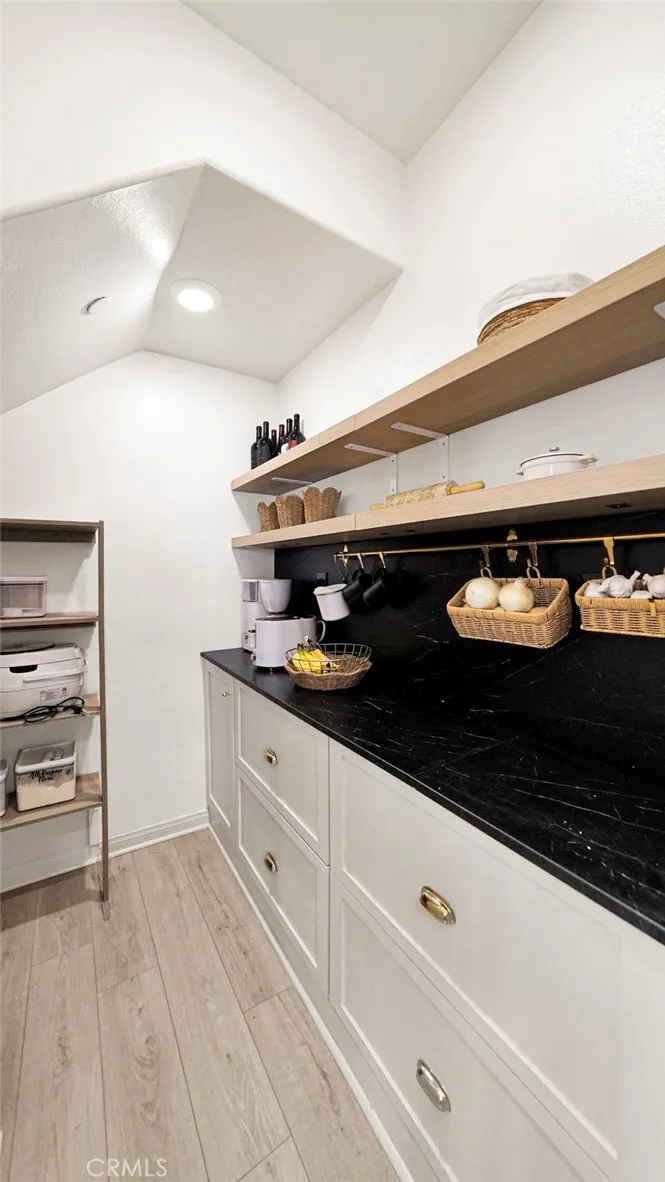 Walk in pantry