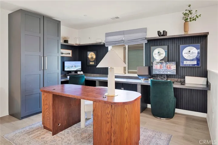open loft/Built in office