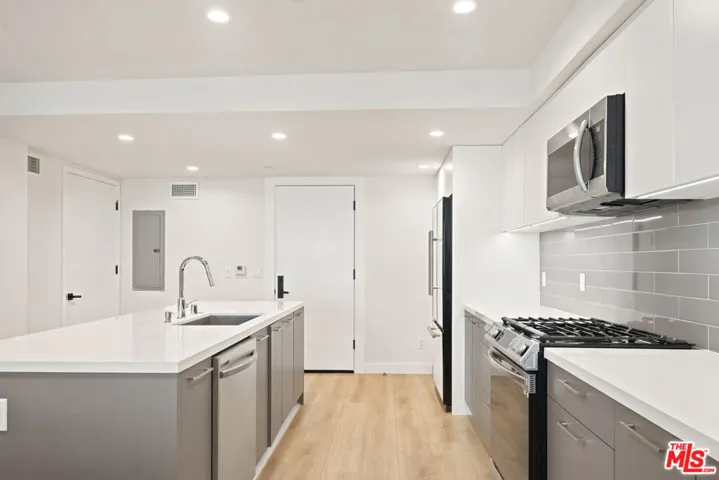 1434 N Poinsettia Place 102, Los Angeles, California 90046