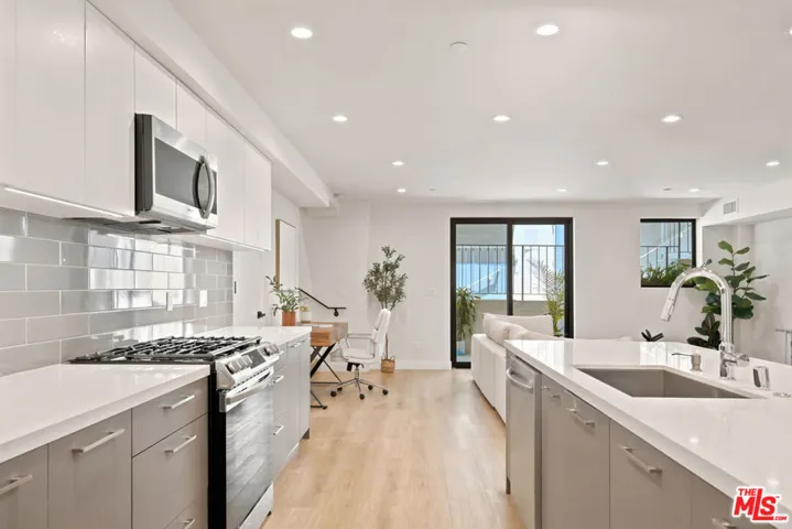 1434 N Poinsettia Place 102, Los Angeles, California 90046