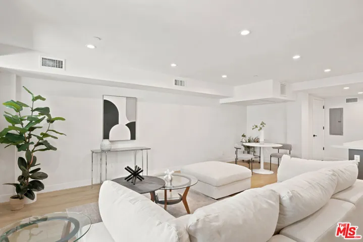 1434 N Poinsettia Place 102, Los Angeles, California 90046