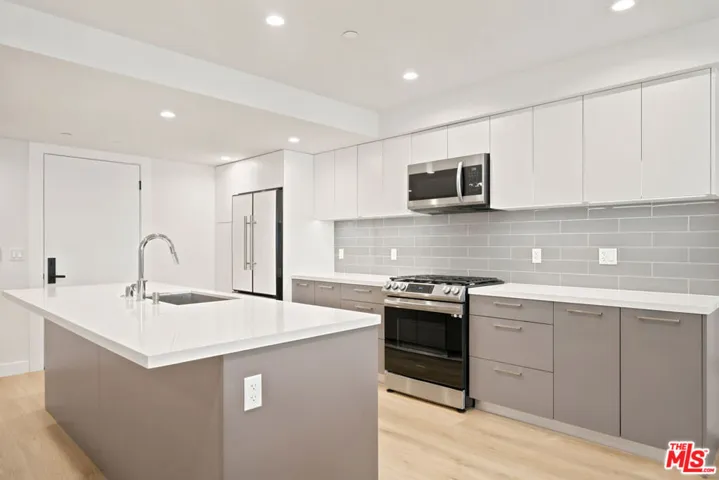 1434 N Poinsettia Place 102, Los Angeles, California 90046