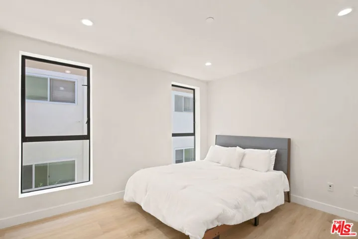 1434 N Poinsettia Place 102, Los Angeles, California 90046