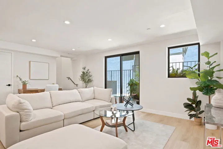 1434 N Poinsettia Place 102, Los Angeles, California 90046