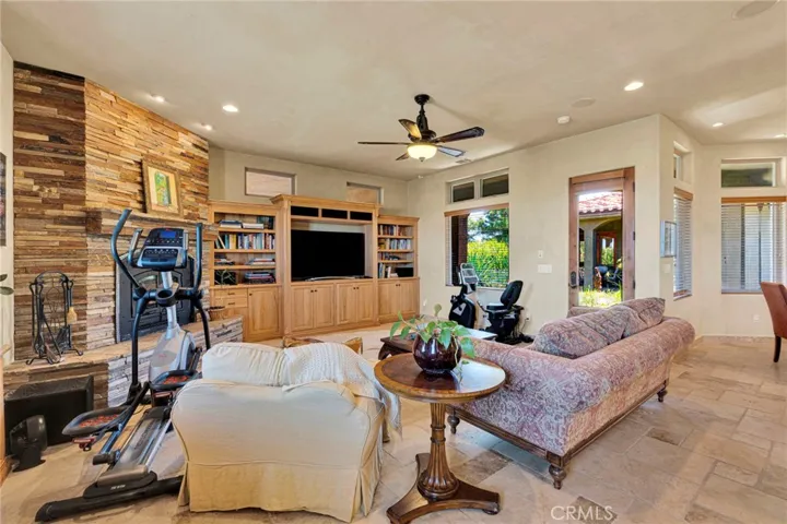 8323 Macron, Oak Hills, California 92344