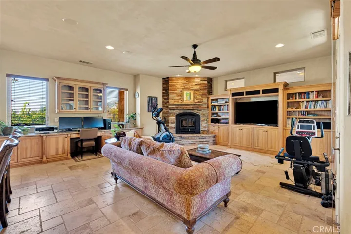 8323 Macron, Oak Hills, California 92344