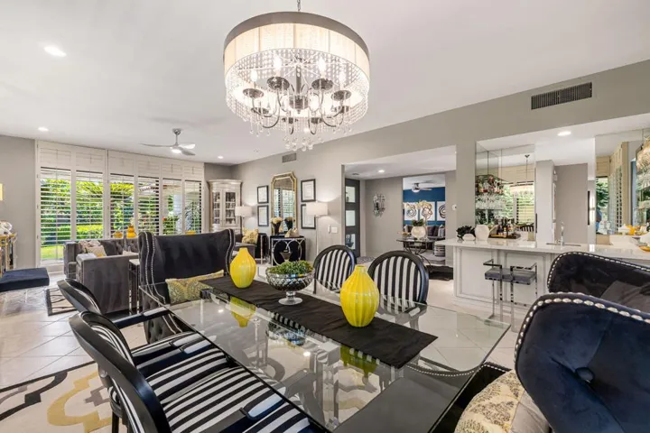 Dining Area & Bar