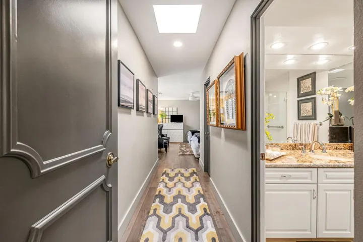Guest Room 2 Hall