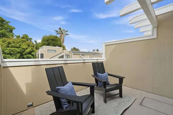 1993 Plymouth Street 4, Mountain View, California 94043