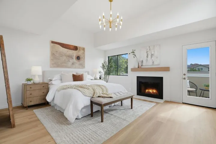 1993 Plymouth Street 4, Mountain View, California 94043