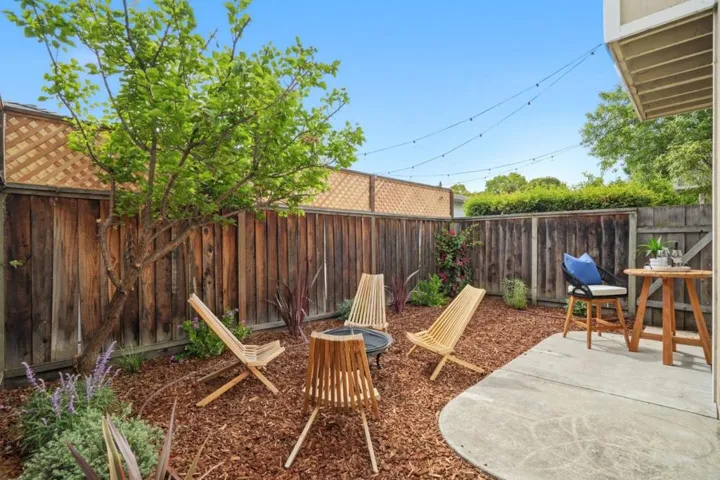 1993 Plymouth Street 4, Mountain View, California 94043
