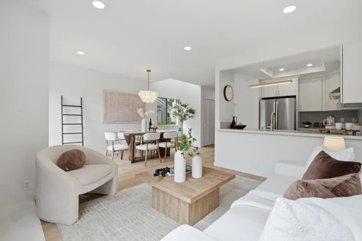 1993 Plymouth Street 4, Mountain View, California 94043
