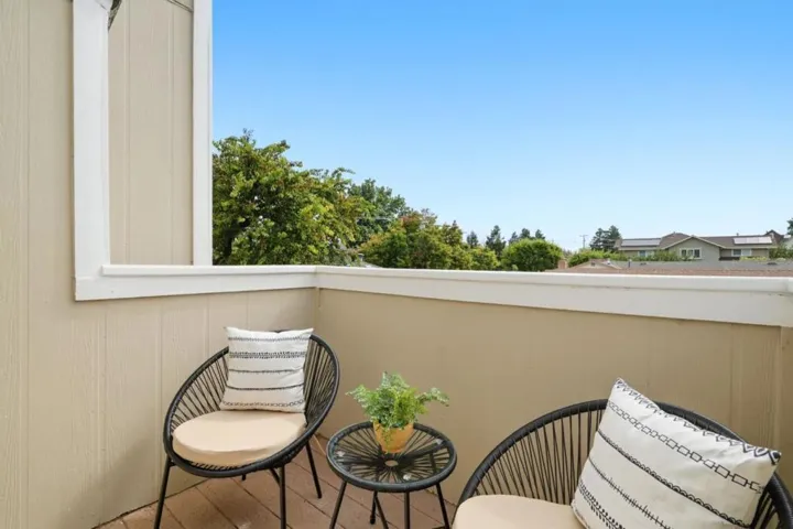 1993 Plymouth Street 4, Mountain View, California 94043