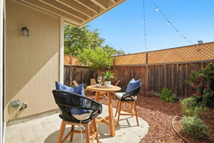 1993 Plymouth Street 4, Mountain View, California 94043