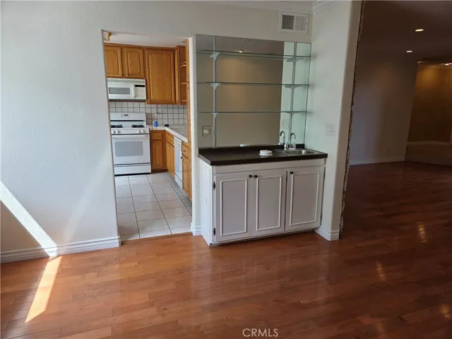 7908 Via Magdalena, Burbank, California 91504