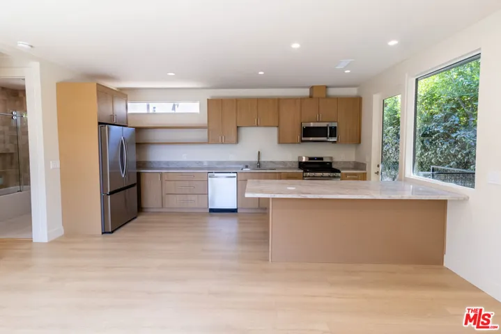 821 S Muirfield Road, Los Angeles, California 90005