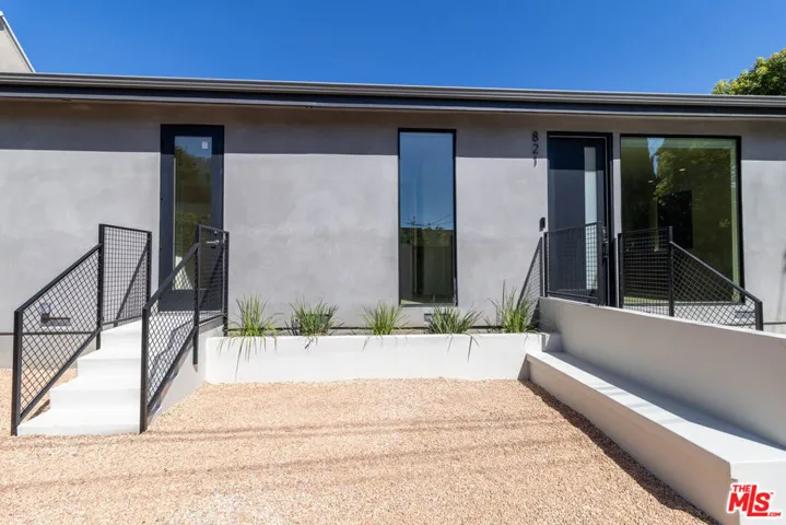 821 S Muirfield Road, Los Angeles, California 90005