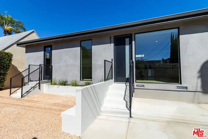 821 S Muirfield Road, Los Angeles, California 90005