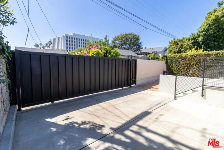 821 S Muirfield Road, Los Angeles, California 90005