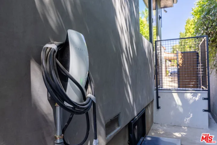 821 S Muirfield Road, Los Angeles, California 90005
