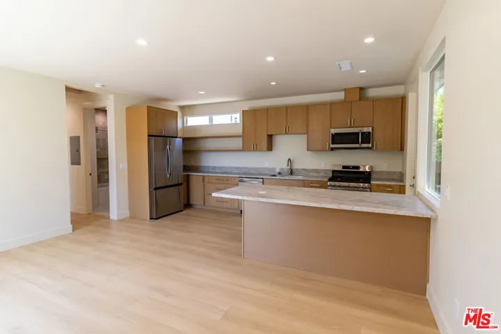 821 S Muirfield Road, Los Angeles, California 90005