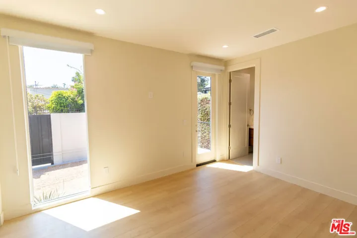 821 S Muirfield Road, Los Angeles, California 90005