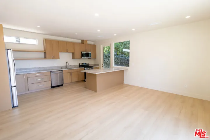 821 S Muirfield Road, Los Angeles, California 90005
