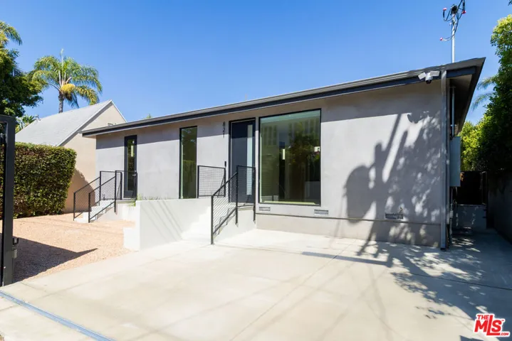 821 S Muirfield Road, Los Angeles, California 90005