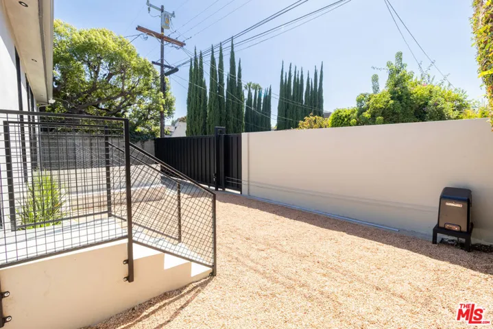 821 S Muirfield Road, Los Angeles, California 90005