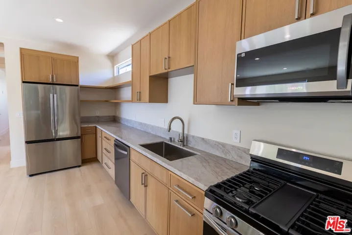 821 S Muirfield Road, Los Angeles, California 90005