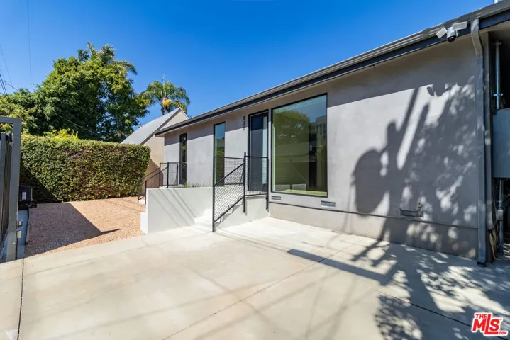 821 S Muirfield Road, Los Angeles, California 90005