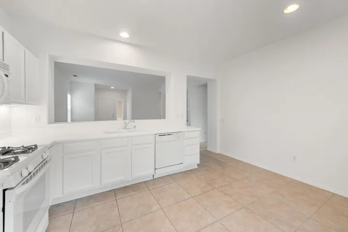 78685 Rockwell Cir MLS-16