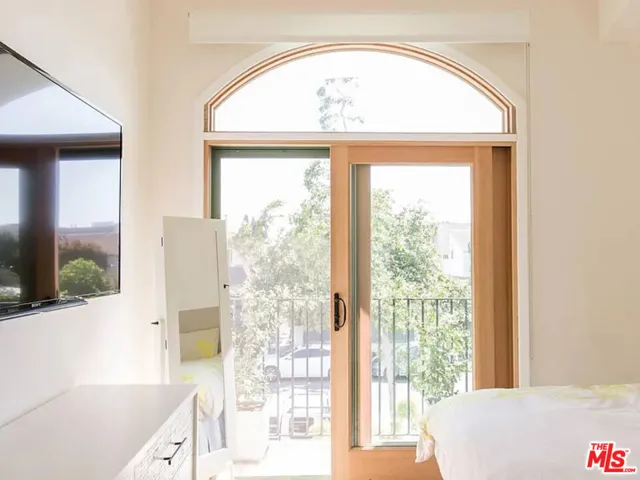 1319 Yale Street 1, Santa Monica, California 90404