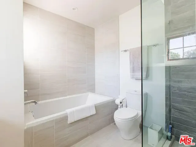 1319 Yale Street 1, Santa Monica, California 90404