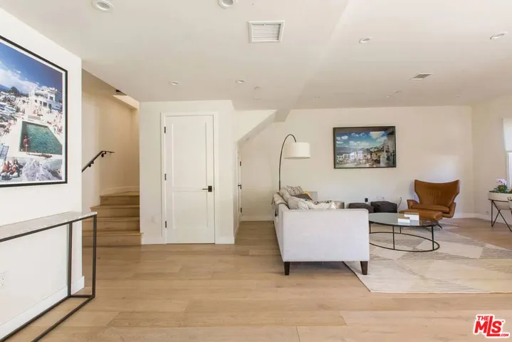1319 Yale Street 1, Santa Monica, California 90404