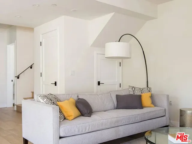 1319 Yale Street 1, Santa Monica, California 90404