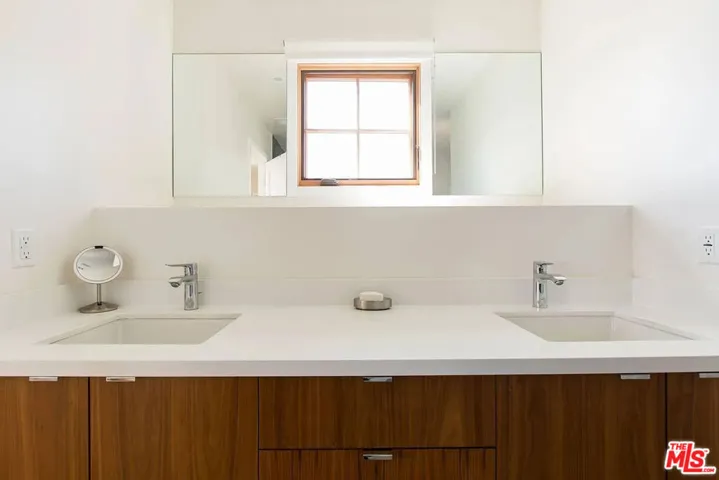 1319 Yale Street 1, Santa Monica, California 90404