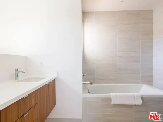 1319 Yale Street 1, Santa Monica, California 90404