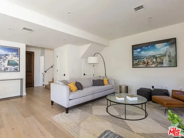 1319 Yale Street 1, Santa Monica, California 90404