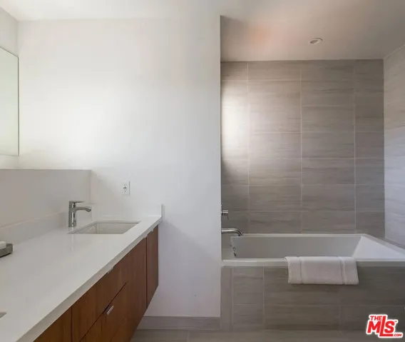 1319 Yale Street 1, Santa Monica, California 90404