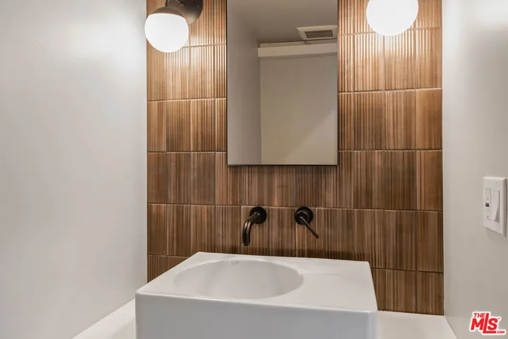 12431 Rochester Avenue 411, Los Angeles, California 90025