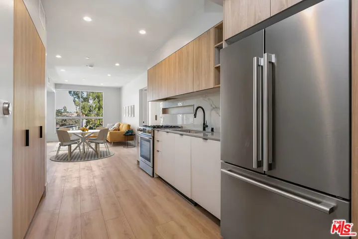 12431 Rochester Avenue 411, Los Angeles, California 90025