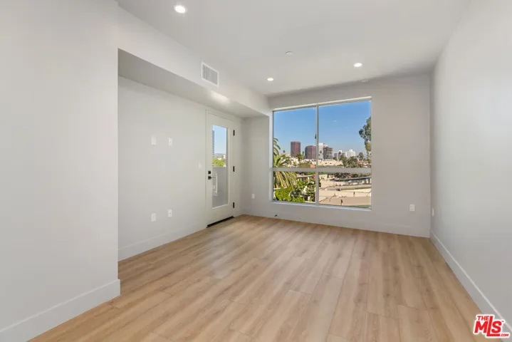 12431 Rochester Avenue 411, Los Angeles, California 90025