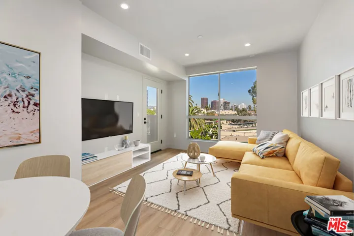 12431 Rochester Avenue 411, Los Angeles, California 90025